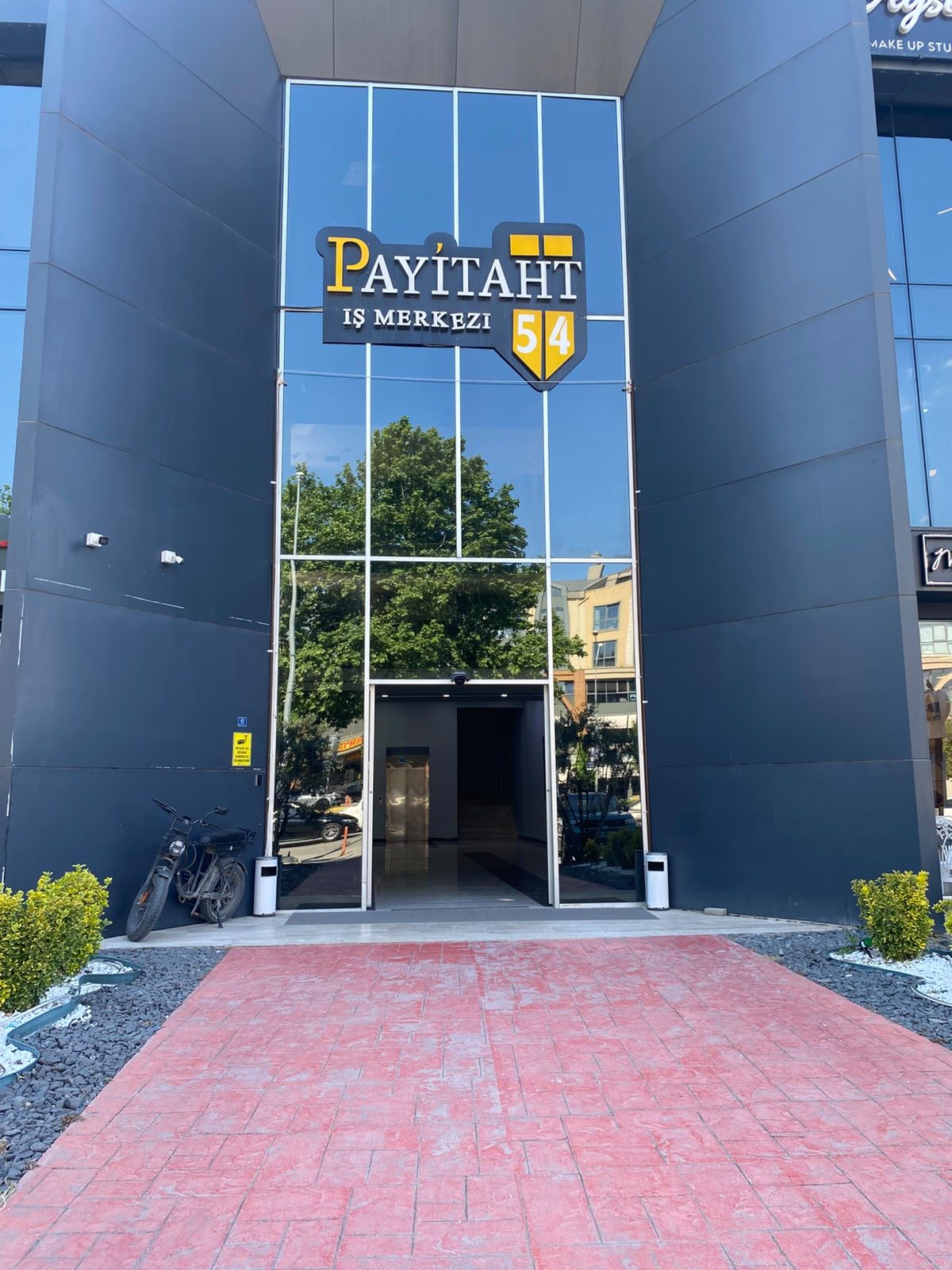 Payitaht İş Merkezi bina girişi — Uzm. Dr. Hilal Seven kliniğinin bulunduğu bina